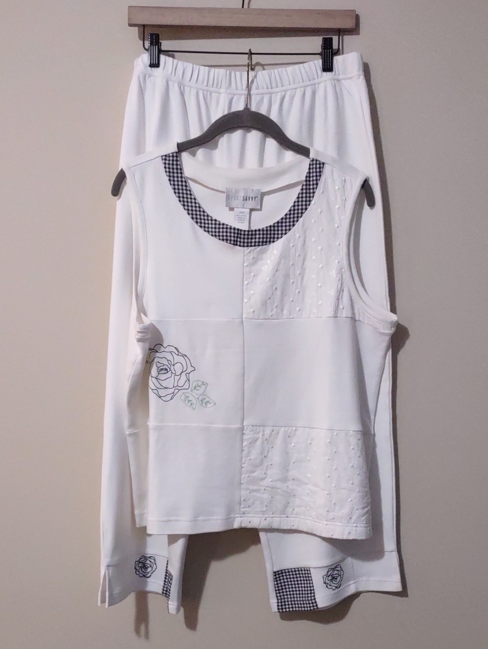 SPORT SAVVY..Beautiful 2 Piece Outfit Size Large In Excellent Condition!!